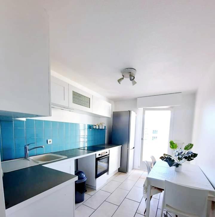 Logement Dans Residence - A 10 Km Du Centre Ville Et A 5 Minute Du Parlement Europeen Avec Parking Gratuit Энайм Экстерьер фото